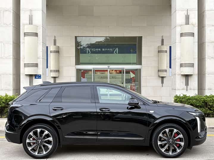 Фото 4 - Cadillac XT5