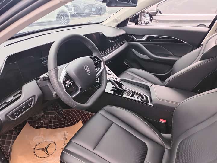 Фото 6 - Bestune B70