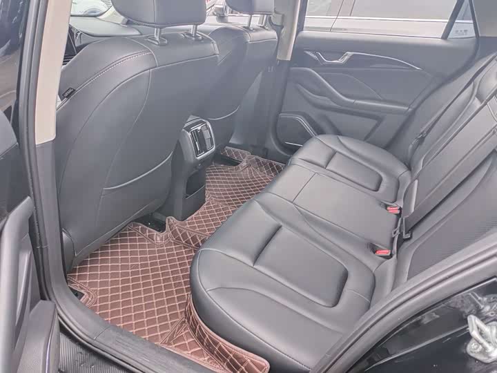 Фото 7 - Bestune B70