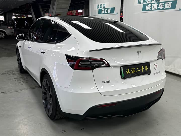 Фото 6 - Tesla Model Y