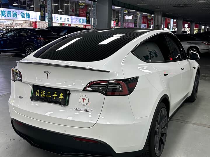 Фото 8 - Tesla Model Y