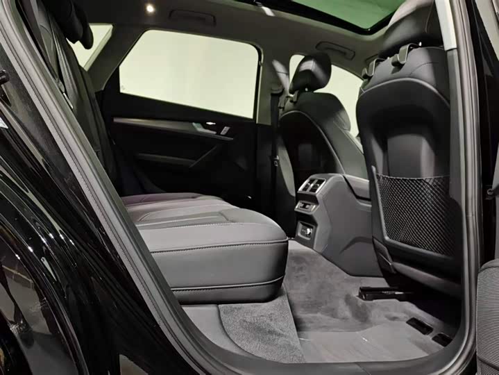 Фото 6 - Audi Q5L