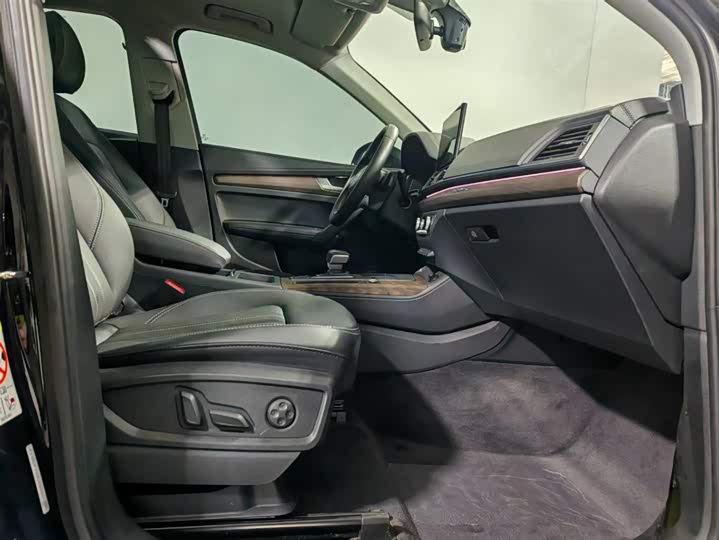 Фото 7 - Audi Q5L