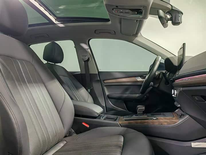 Фото 8 - Audi Q5L