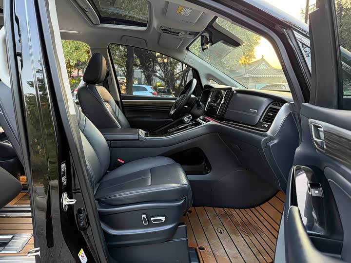 Фото 7 - GAC Trumpchi M8