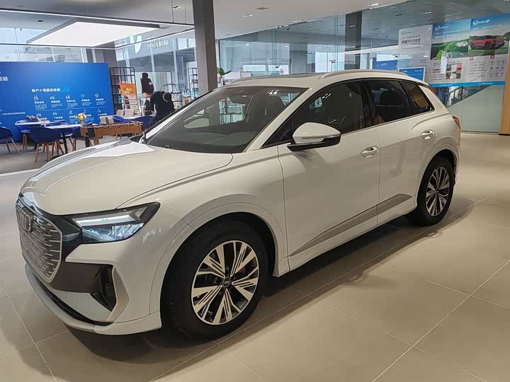 Фото 1 - Audi Q4 e-tron