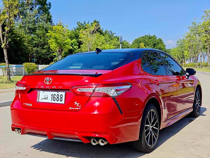 Фото 5 - Toyota Camry