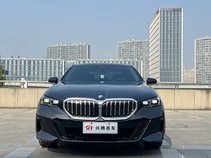 Фото 3 - BMW 5 Series