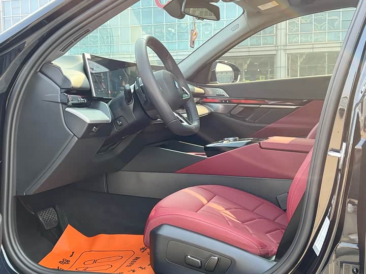 Фото 5 - BMW 5 Series