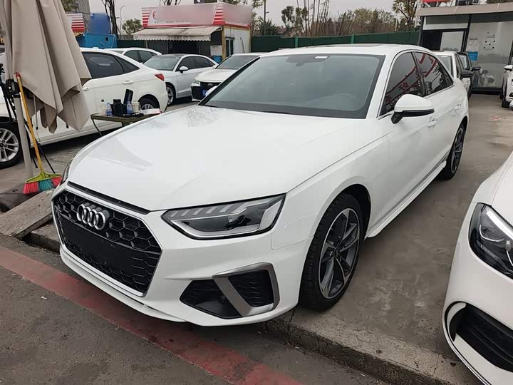 Фото 2 - Audi A4L