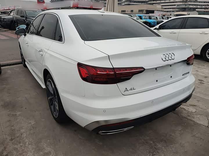 Фото 5 - Audi A4L