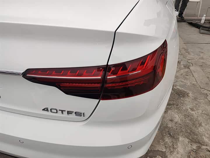 Фото 8 - Audi A4L
