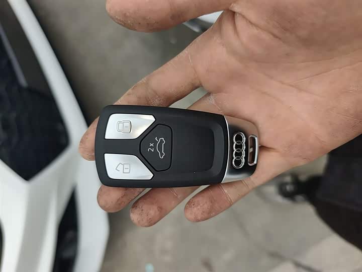 Фото 9 - Audi A4L