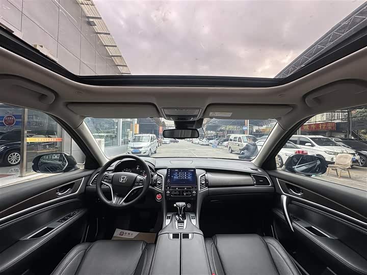 Фото 9 - Honda Avancier