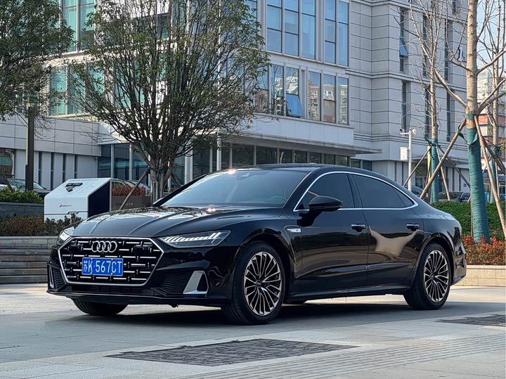 Фото 1 - Audi A7L