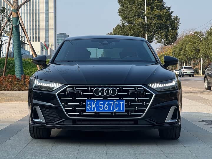 Фото 2 - Audi A7L