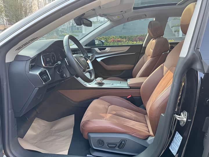 Фото 4 - Audi A7L