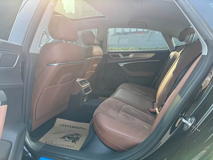 Фото 5 - Audi A7L