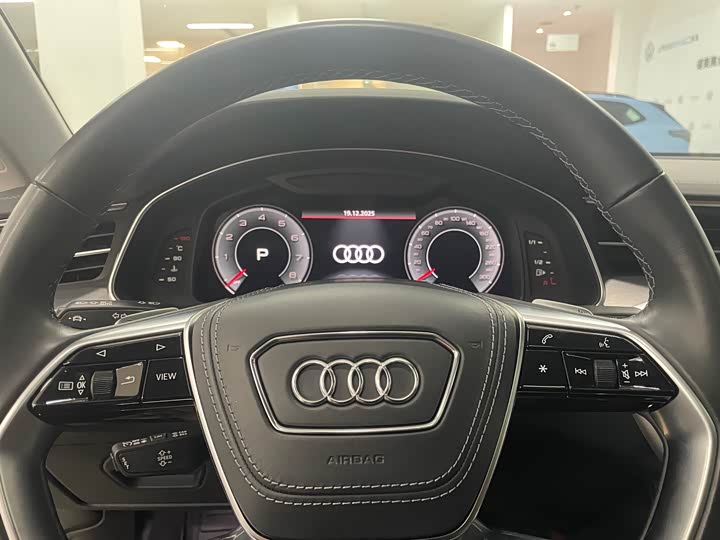 Фото 6 - Audi A7L