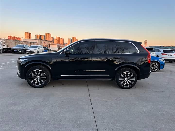 Фото 7 - Volvo XC90