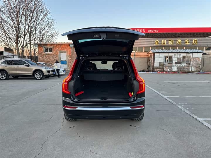 Фото 8 - Volvo XC90