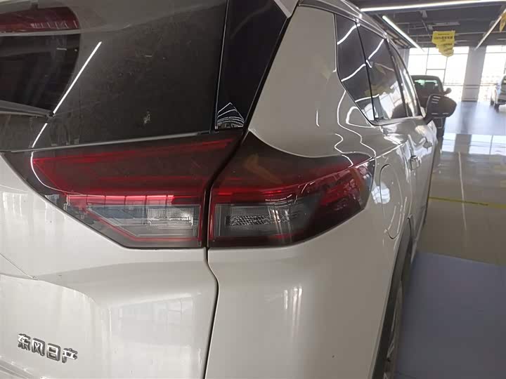 Фото 8 - Nissan X-Trail