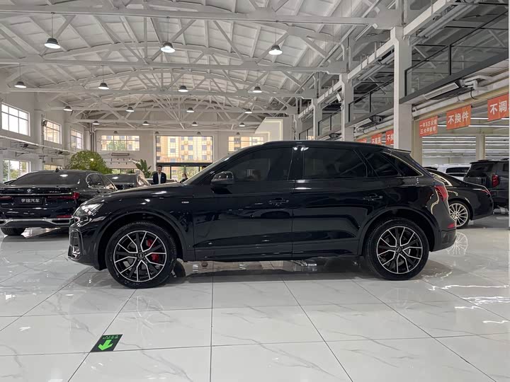 Фото 3 - Audi Q5L