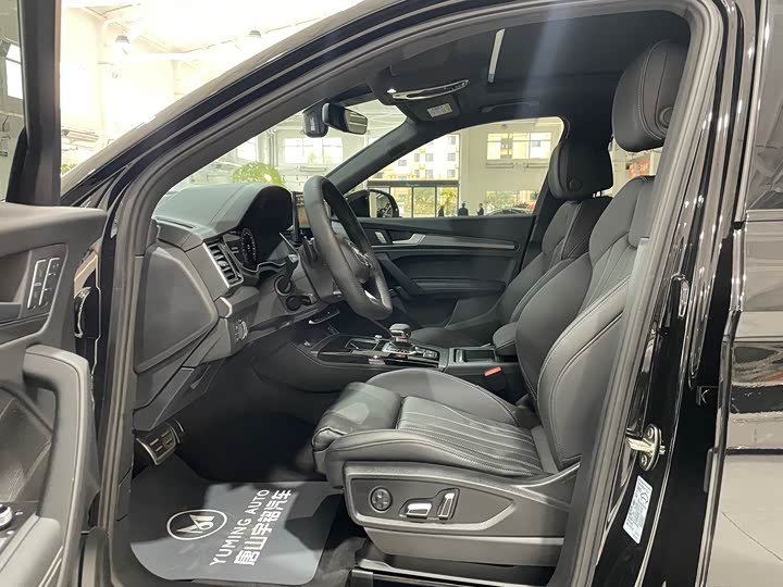 Фото 9 - Audi Q5L