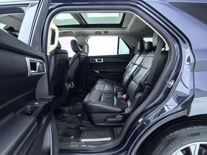 Фото 8 - Ford Explorer