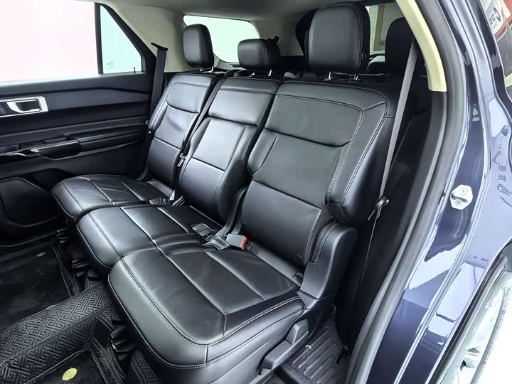 Фото 9 - Ford Explorer