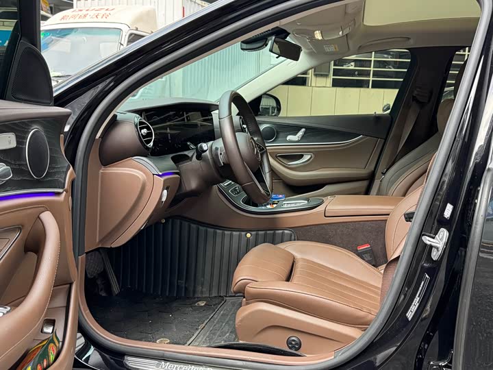 Фото 3 - Mercedes-Benz E-Class