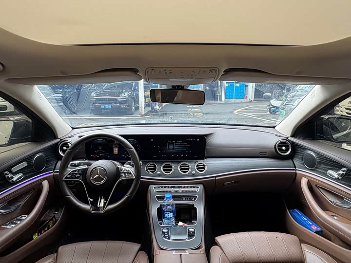 Фото 5 - Mercedes-Benz E-Class