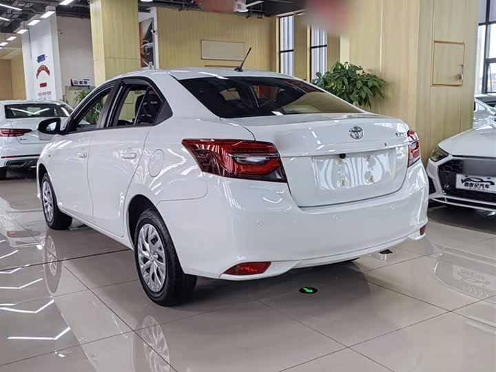 Фото 4 - Toyota Vios