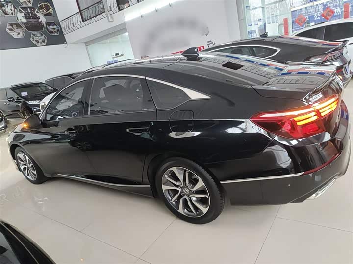 Фото 5 - Honda Inspire