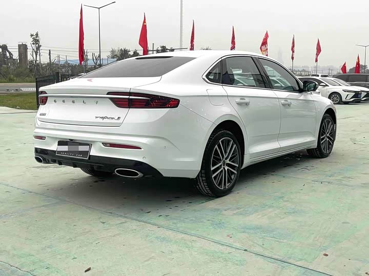 Фото 9 - Geely Preface