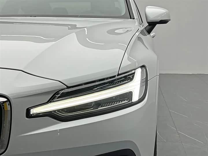 Фото 9 - Volvo S60