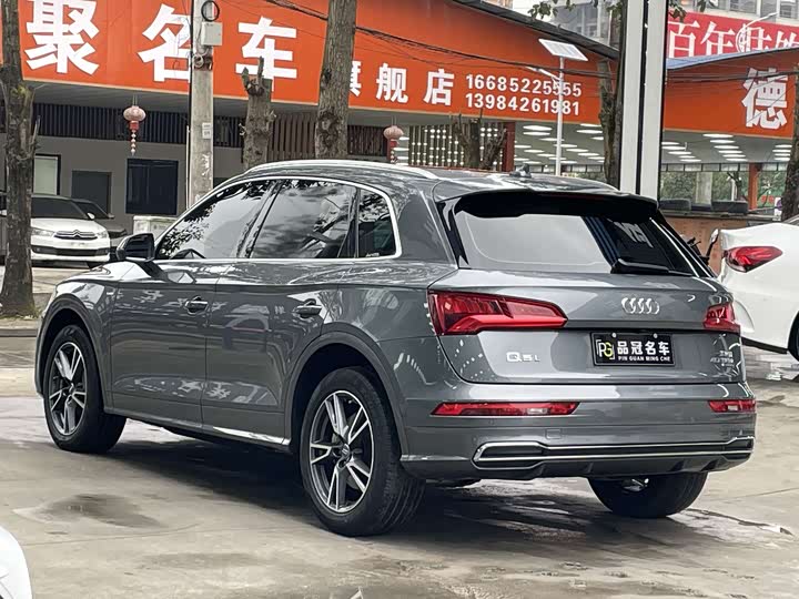 Фото 7 - Audi Q5L
