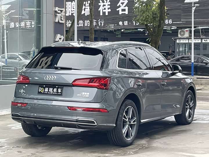 Фото 9 - Audi Q5L