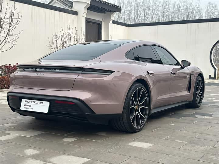 Фото 4 - Porsche Taycan