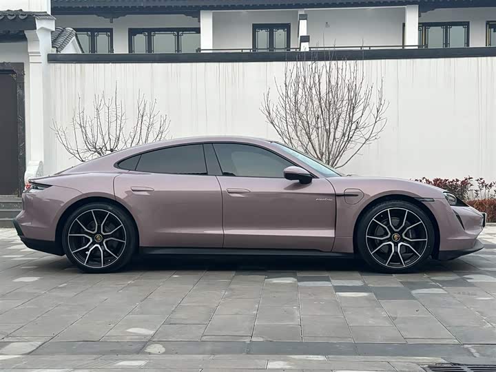 Фото 6 - Porsche Taycan