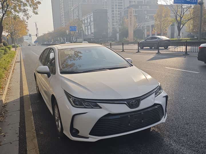 Фото 1 - Toyota Corolla