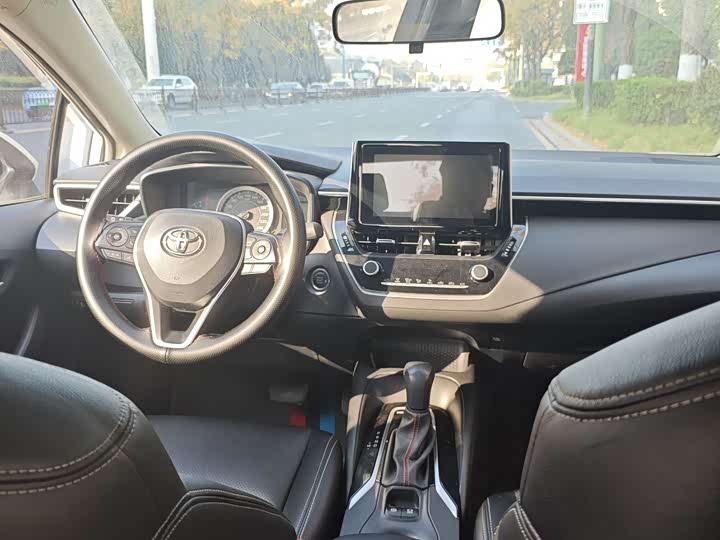 Фото 6 - Toyota Corolla