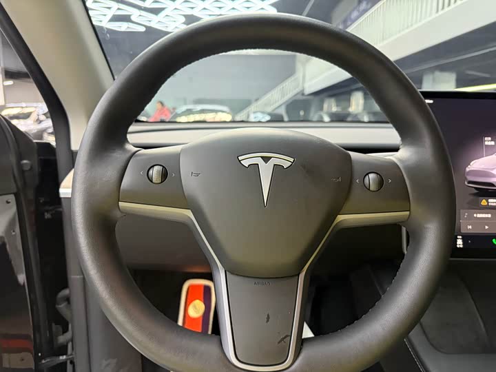 Фото 6 - Tesla Model Y