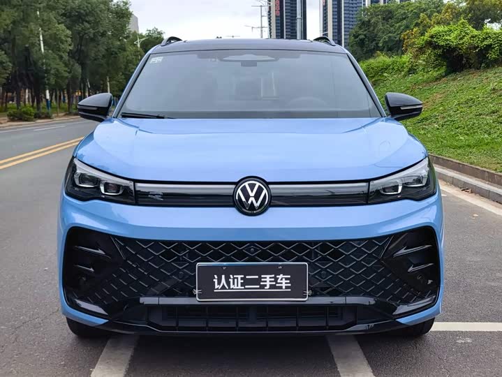 Фото 2 - Volkswagen Tiguan L Pro