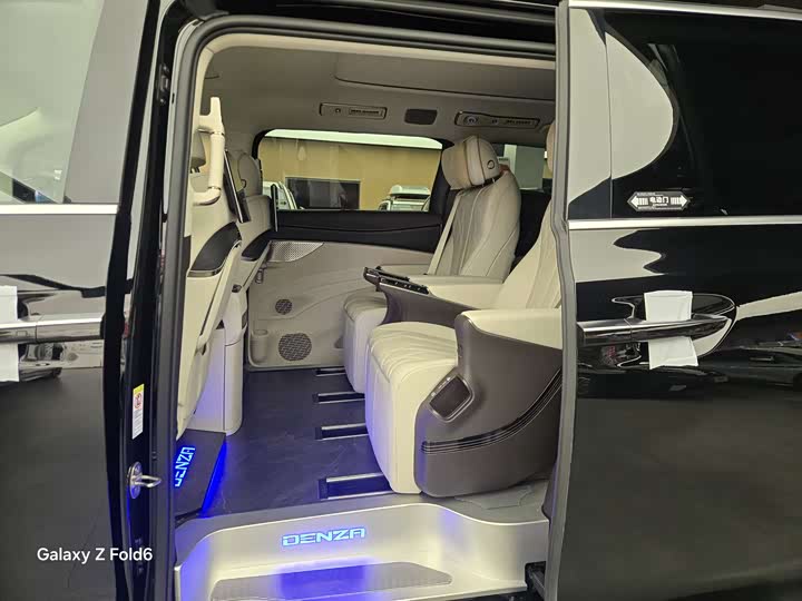 Фото 5 - Denza D9