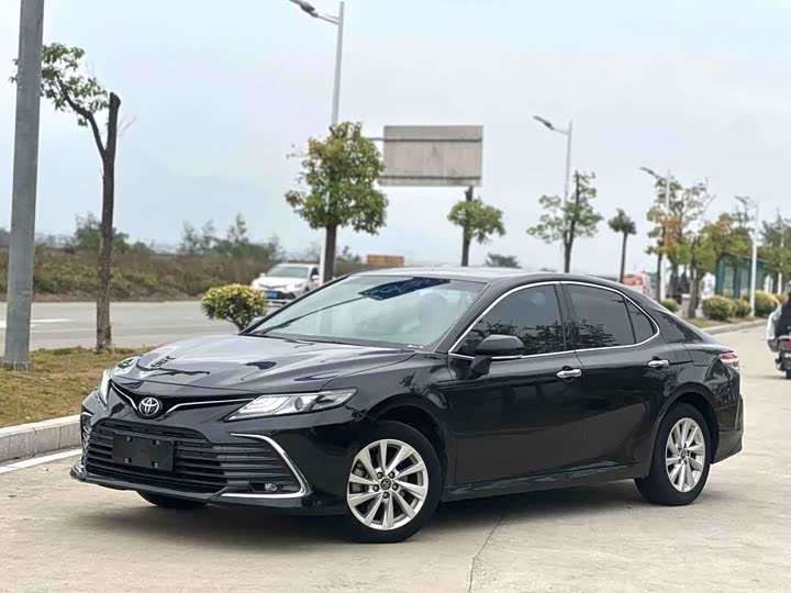 Фото 1 - Toyota Camry