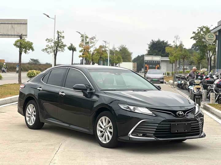 Фото 3 - Toyota Camry