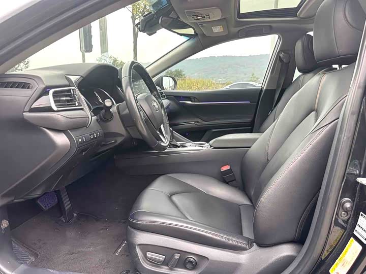 Фото 5 - Toyota Camry