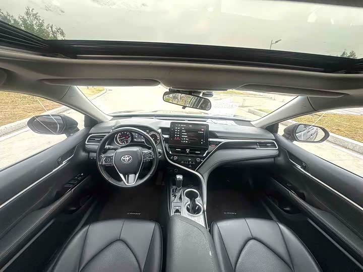 Фото 6 - Toyota Camry