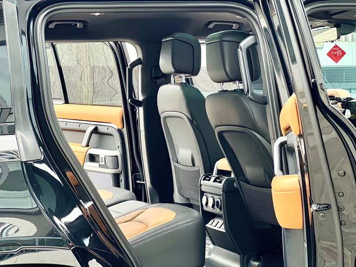 Фото 8 - Land Rover Defender